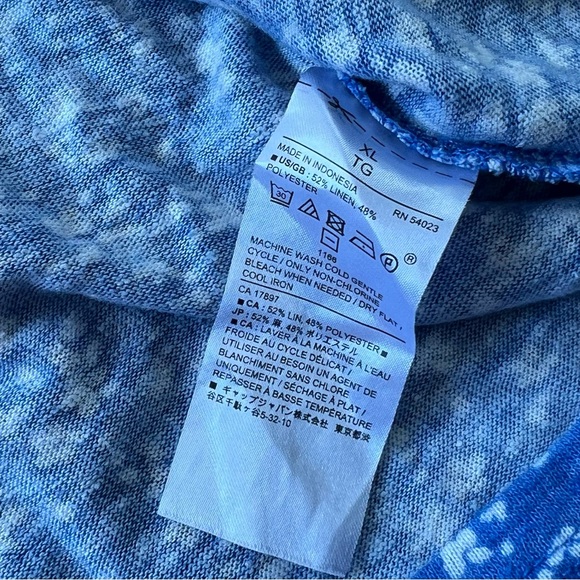 Banana Republic | Blue + White Floral Print Crewneck Flutter Sleeve Blouse Shirt - Picture 4 of 5